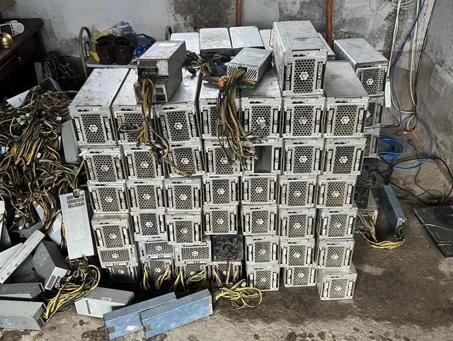 A high-efficiency cryptocurrency mining rig in operation